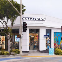 Skechers ya está agotando su última ganga de zapatillas aptas para cualquier actividad y a mitad de precio 