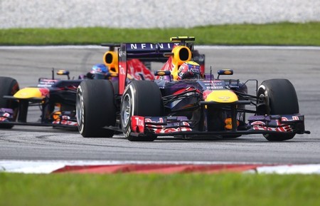 Un Mark Webber sin combustible tuvo que bajar revoluciones en Malasia