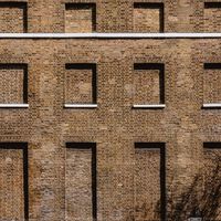 Em 1696, o rei da Inglaterra impôs um imposto sobre janelas; o que aconteceu em seguida não surpreendeu ninguém 