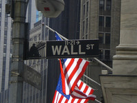 Banqueros de Wall Street admiten errores por crisis financiera