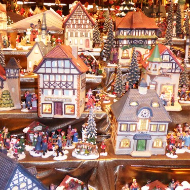 El único barrio de Madrid en el que ya es Navidad: un mercadillo con espectáculo de luces y los mejores puestos de comida