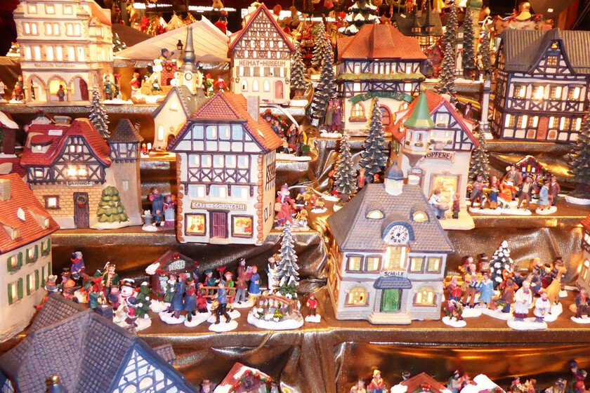 Ya es Navidad en Madrid: el primer mercadillo ha abierto en la capital con los mejores food trucks y espectáculo de luces