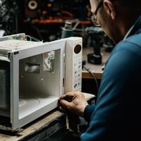Jorge Tartaglione, médico, sobre el uso del microondas: "Hay que tratar de no meter cosas de plástico porque tienen microplásticos que impactan en nuestro organismo" 