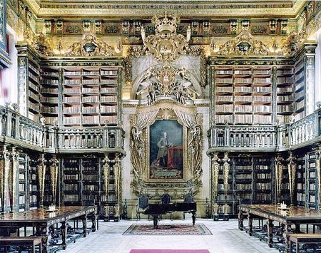 El romántico olor de una biblioteca en realidad significa que está destruyéndose