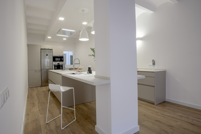 Cómo integrar una columna en medio de una cocina