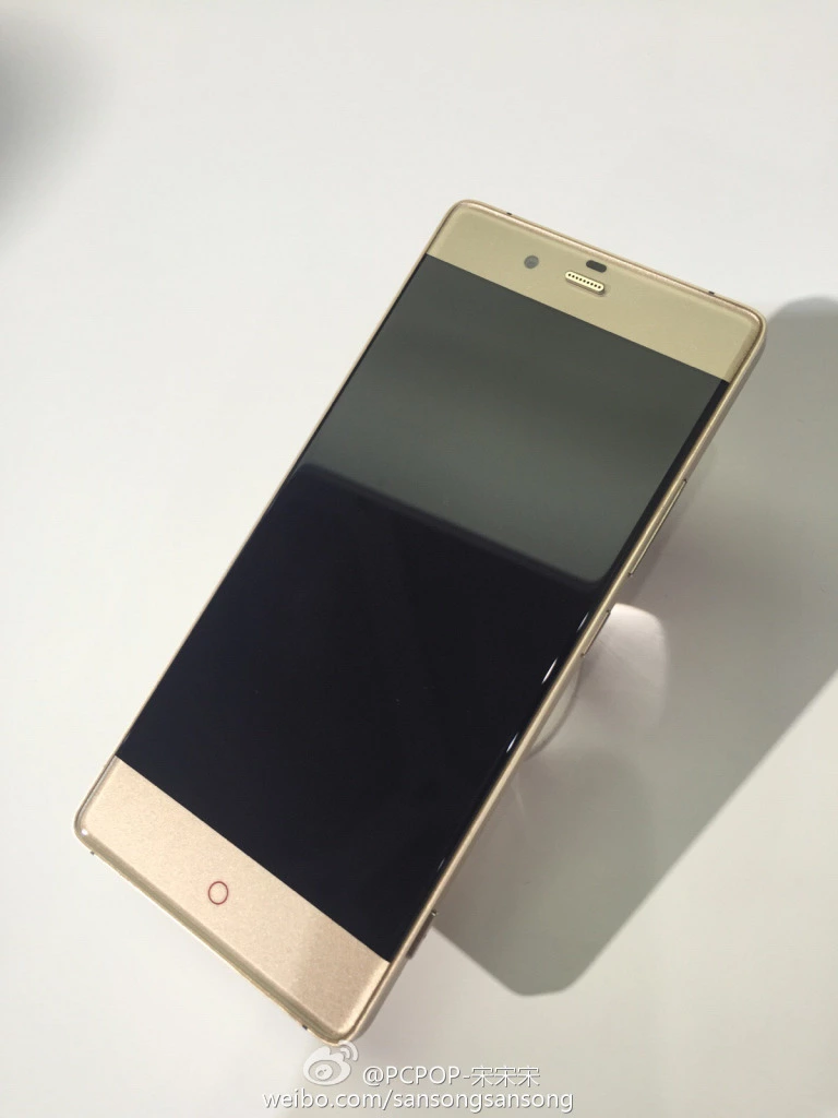 Foto de ZTE Nubia Z9 (3/4)