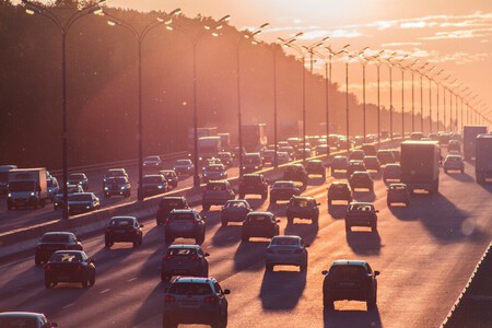 El precio de los coches usados más nuevos se dispara con la crisis de semiconductores, amenazando un parque móvil ya envejecido