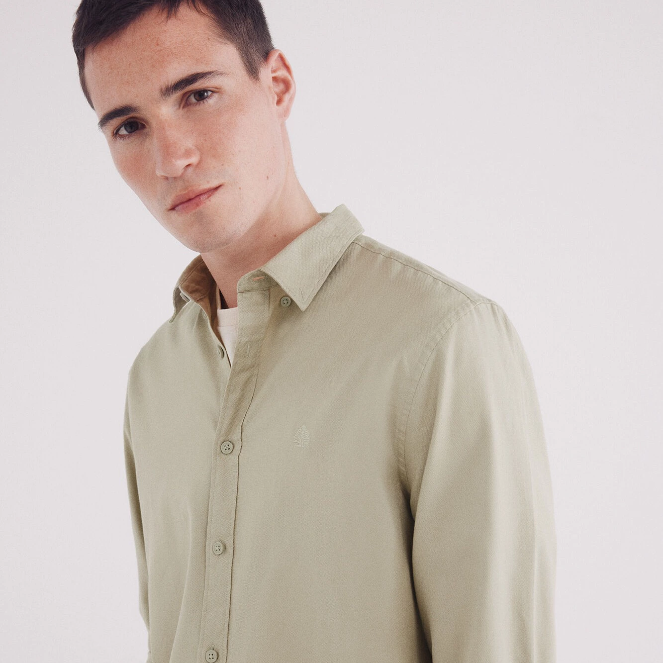 Camisa estructura tinte en prenda
