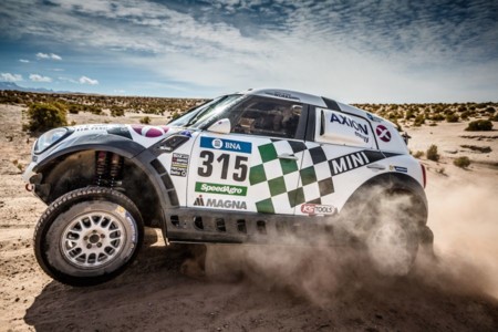 Mikko Hirvonen se lleva un duelo entre Mini y Toyota en la penúltima etapa del Dakar