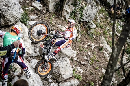Buscando su 22º título, Toni Bou se hace con la primera victoria del mundial de trial outdoor