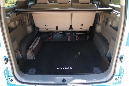 nissan-env200-evalia-maletero