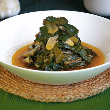 Cómo hacer acelgas rehogadas, receta fácil para resolver el primer plato