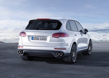 Porsche Cayenne Turbo S 2016 1024 03