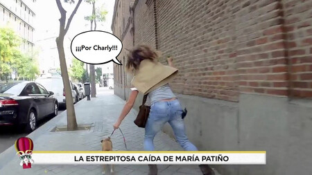 La brutal caída de boca de María Patiño mientras paseaba a su perra con la bolsa de caca en la mano