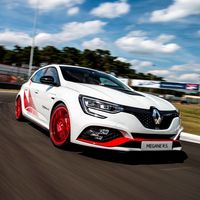 ¡Continúa la guerra! El Renault Mégane R.S. Trophy-R marca un nuevo récord en Nürburgring: 7:40.1