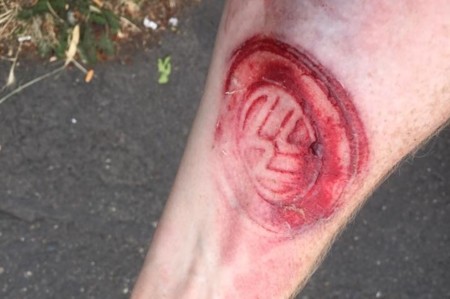 Así es como un Volkswagen Golf puede hacerte un tatuaje en el brazo sin pagar un centavo