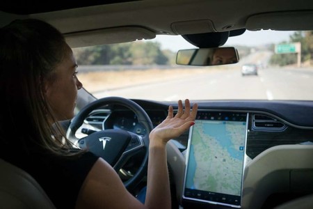 Tesla Conduccion Autonoma