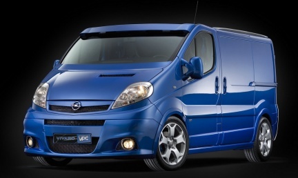 Opel Vivaro VPC, ¿correrá más que una Furgoneta Blanca?