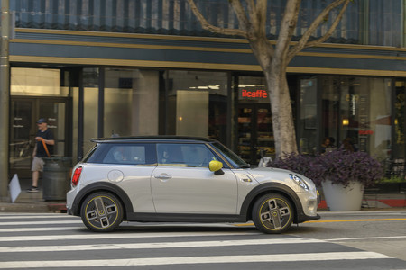 MINI Electric lateral