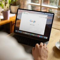 Google permitía a sus empleados trabajar cuatro semanas al año lejos de casa. Ahora un solo día puede computar como toda una semana 