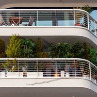 Las jardineras de piedra están bien, pero si tienes un balcón o terraza pequeña, esta alternativa quedará mucho mejor  
