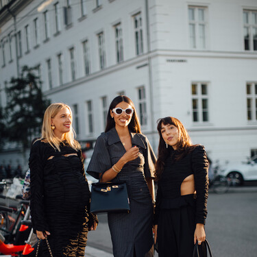 Massimo Dutti se rinde al metalizado con este vestido de lino ideal para no restar estilo una noche de verano 