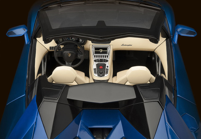 Pocher Lamborghini Aventador Roadster - Escala 1:8