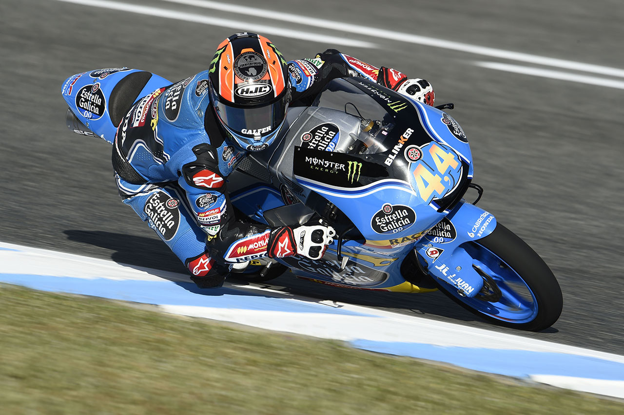 Arón Canet gana el GP de España de Moto3 con una última frenada de infarto