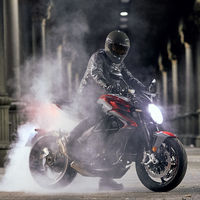 Las MV Agusta Brutale y Dragster 800 RR ahora también se ofrecen con la transmisión 'automática' SCS, por 1.000 euros más