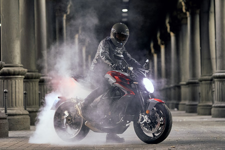Las MV Agusta Brutale y Dragster 800 RR ahora también se ofrecen con la transmisión 'automática' SCS, por 1.000 euros más