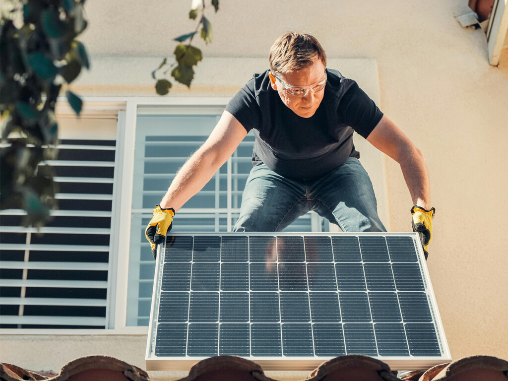 Todos los días sale el sol, y tú sin aprovecharlo: energía gratuita y sin papeleos con este kit solar fácil de instalar 