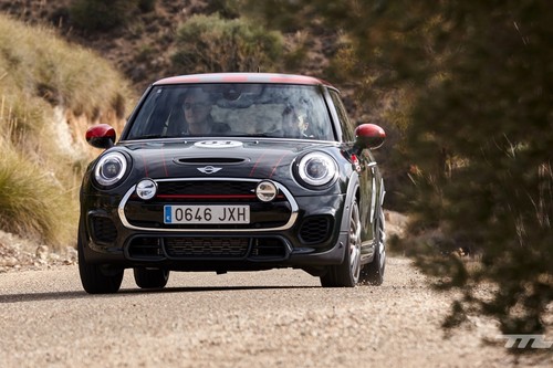 Descubrimos el "go-kart feeling" de la gama MINI John Cooper Works en su entorno ideal: un tramo de rally