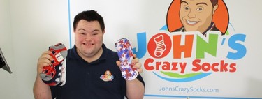 Los locos calcetines de John, que tiene síndrome de Down, un negocio millonario y muy solidario que rompe estereotipos