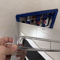 Tengo una cisterna empotrada y automática: así la regulo para gastar menos agua 
