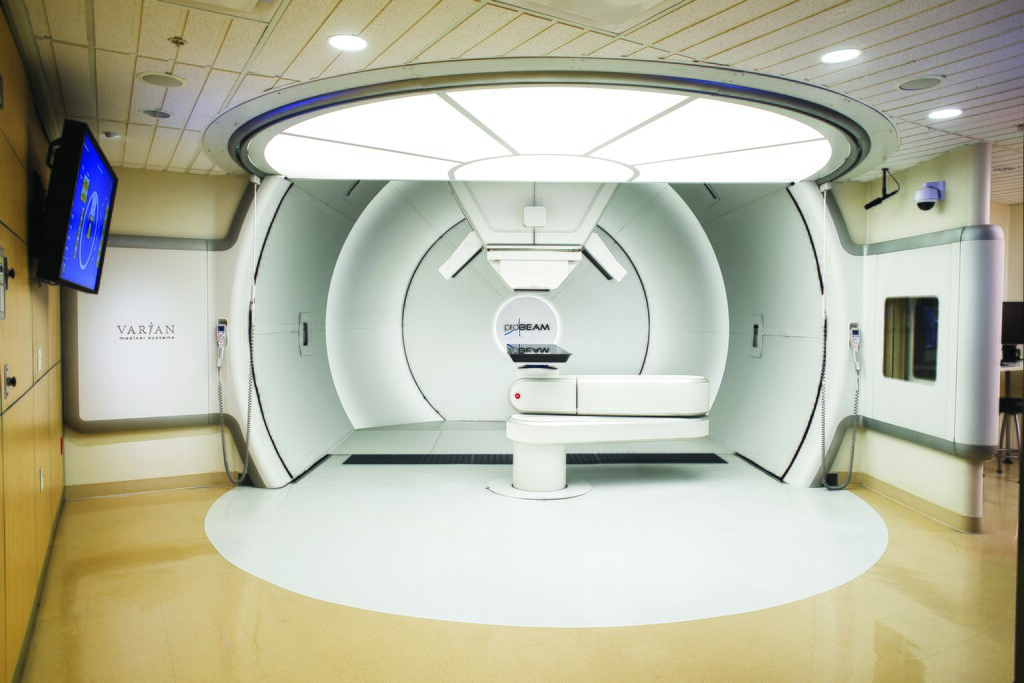Sanidad dará prioridad a pacientes con cáncer más jóvenes para usar las máquinas donadas por Amancio Ortega 