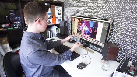 Manejando Lightroom con el mando de una Play, selfies de fotógrafos famosos, rumores de verano y más: Galaxia Xataka Foto