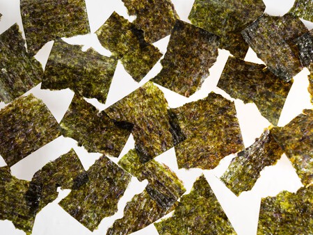 Alga nori, un ingrediente muy versátil más allá del sushi: qué es, cómo se utiliza y recetas para inspirarse