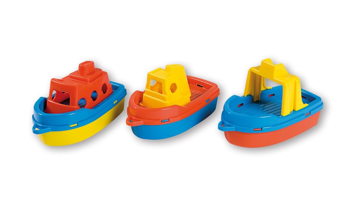 Flota de barcos para jugar en el agua