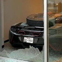 Dolorpasión™: es que la rueda suelta de un camión destroce tu McLaren 650S