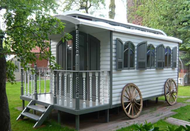 Una habitación para invitados con vistas