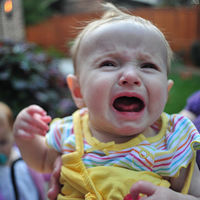 Dos minutos ignorando a tu bebé de seis meses son suficientes para estresarle