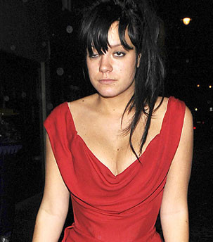 Lily Allen, borracha y sin novio