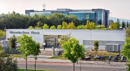 La escasez de microchips obliga a Mercedes-Benz Vitoria a parar la producción la semana que viene