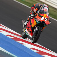 Pedro Acosta ensaya el alirón en Misano: es el más rápido en la lluvia con Dennis Foggia fuera del top 15