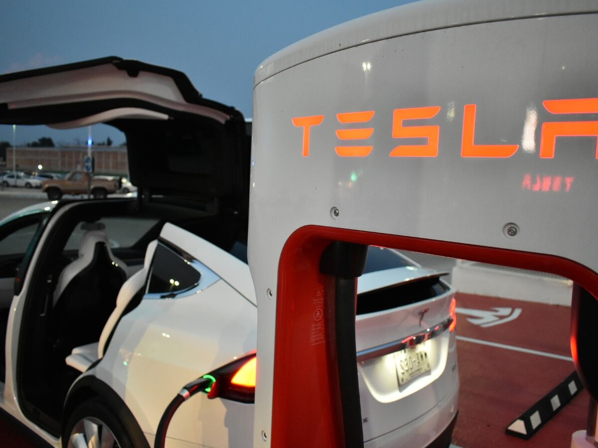 Tesla abrirá sus supercargadores a cualquier coche eléctrico, de cualquier  marca