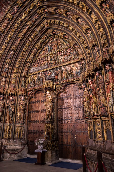 Detalle Del Portico De Santa Maria De Los Reyes