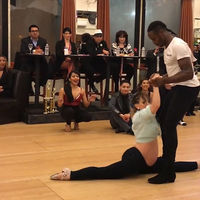 El increíble vídeo de una embarazada de siete meses bailando salsa 