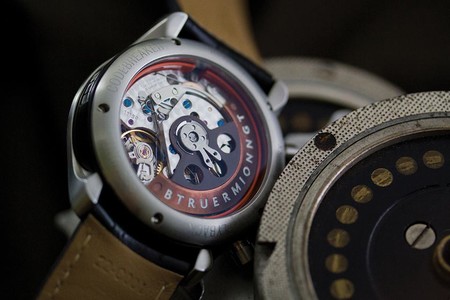 Relojes que albergan fragmentos (literal) de la historia de la ciencia