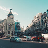 Madrid activará ayudas de hasta 8.500 euros a la compra de coches eléctricos nuevos en abril y hasta 2.500 para los gasolina y diésel