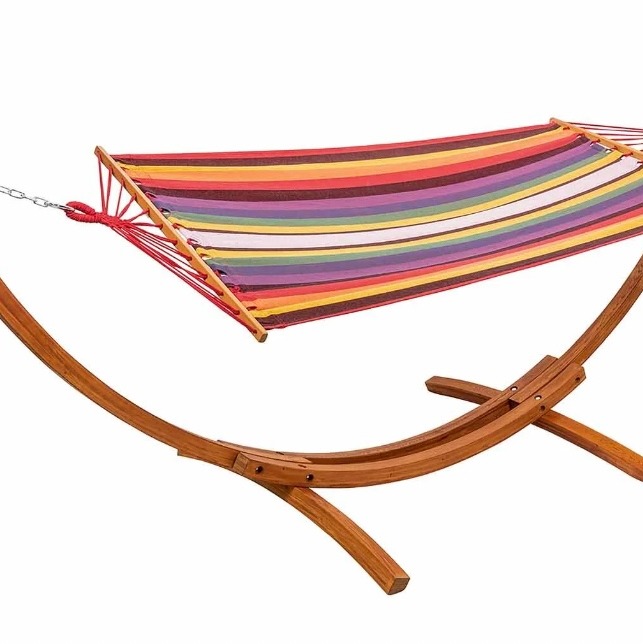 Hamaca con estructura de madera